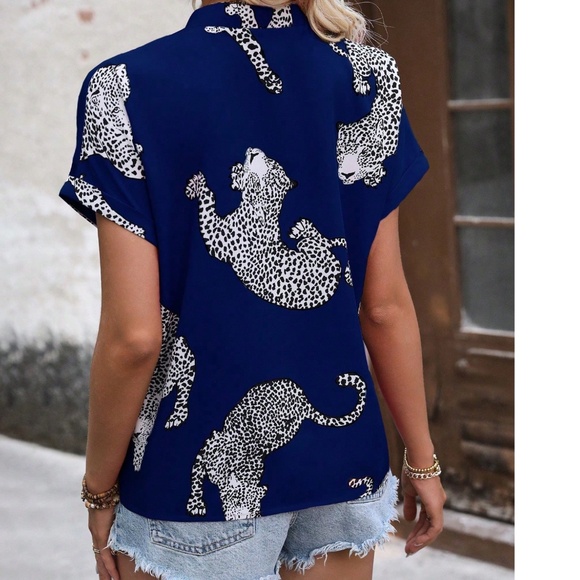 Solid Leopard Animal Print notched Neck Short Sleeve Top - Picture 3 of 3